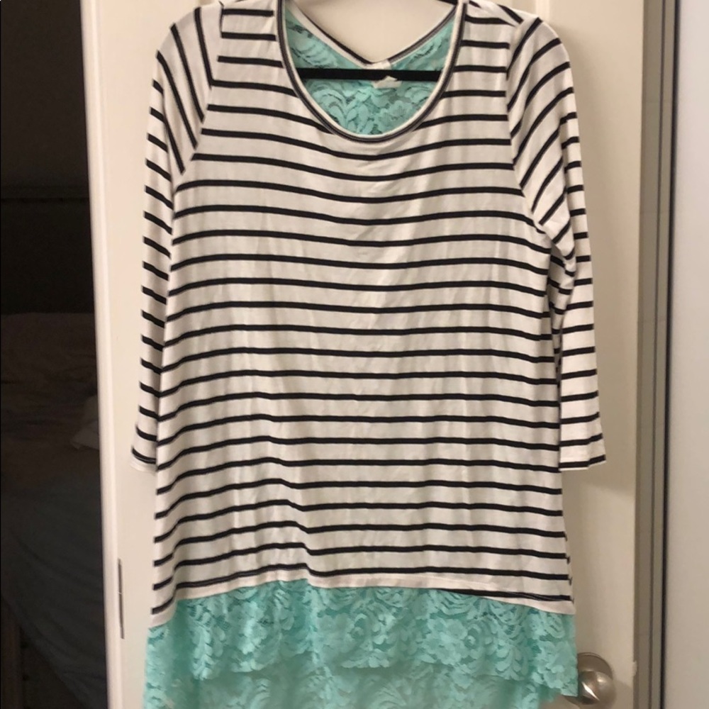 Black/white /mint lace opening top